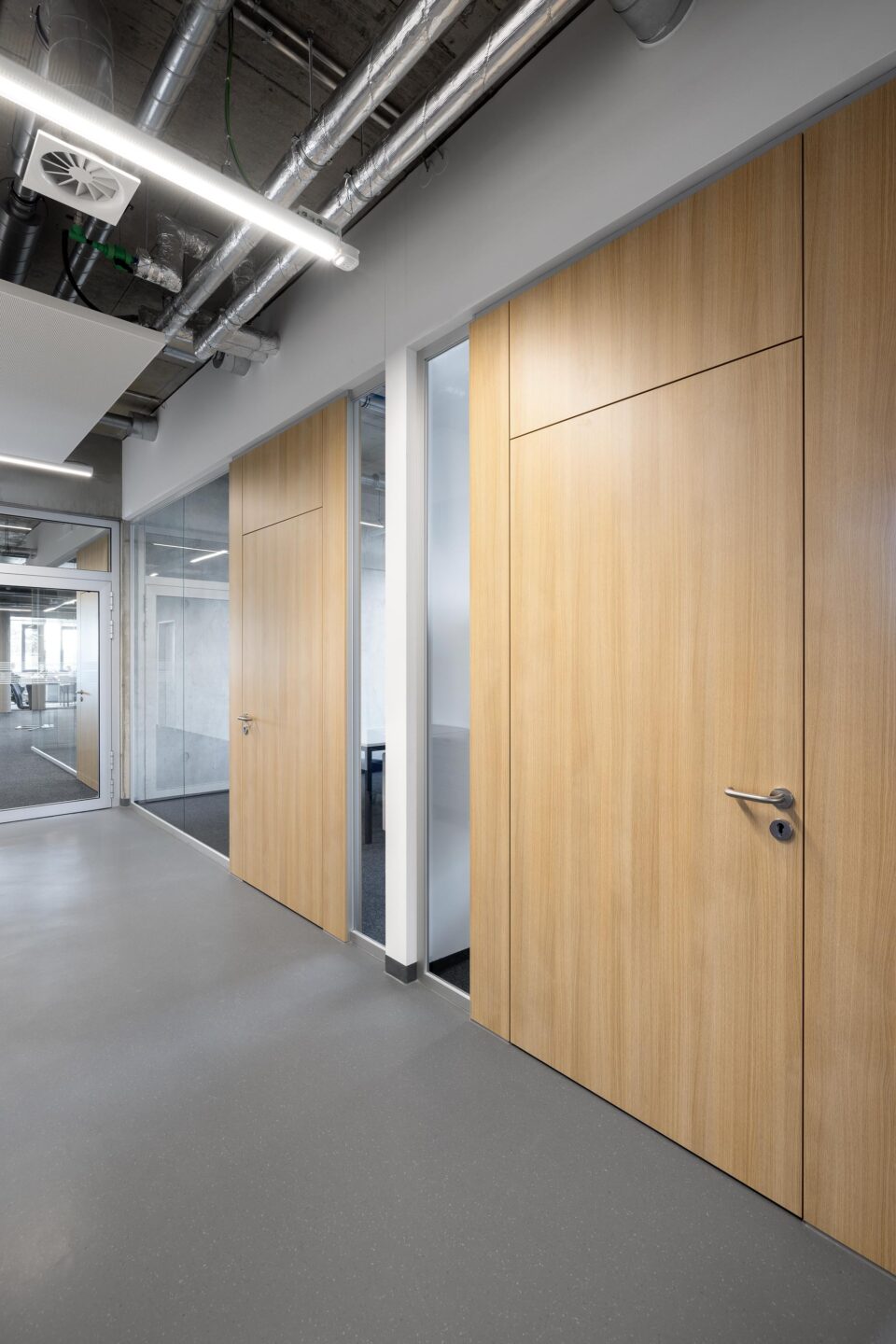 Erhardt + Leimer electrical installations | wooden doors in the hallway