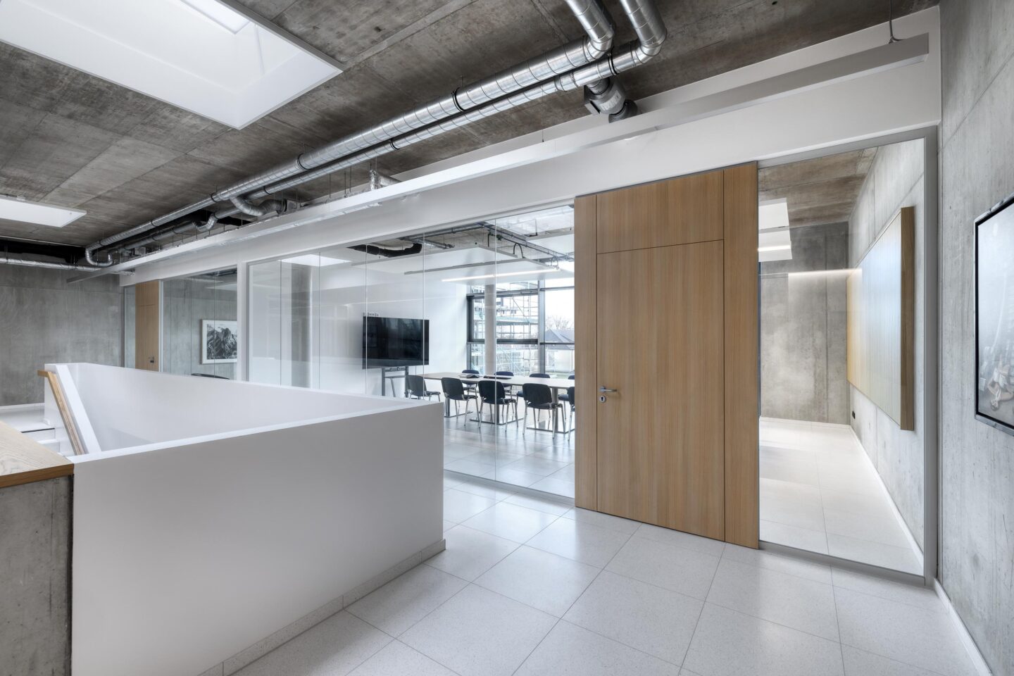 Erhardt + Leimer electrical installations | bright office