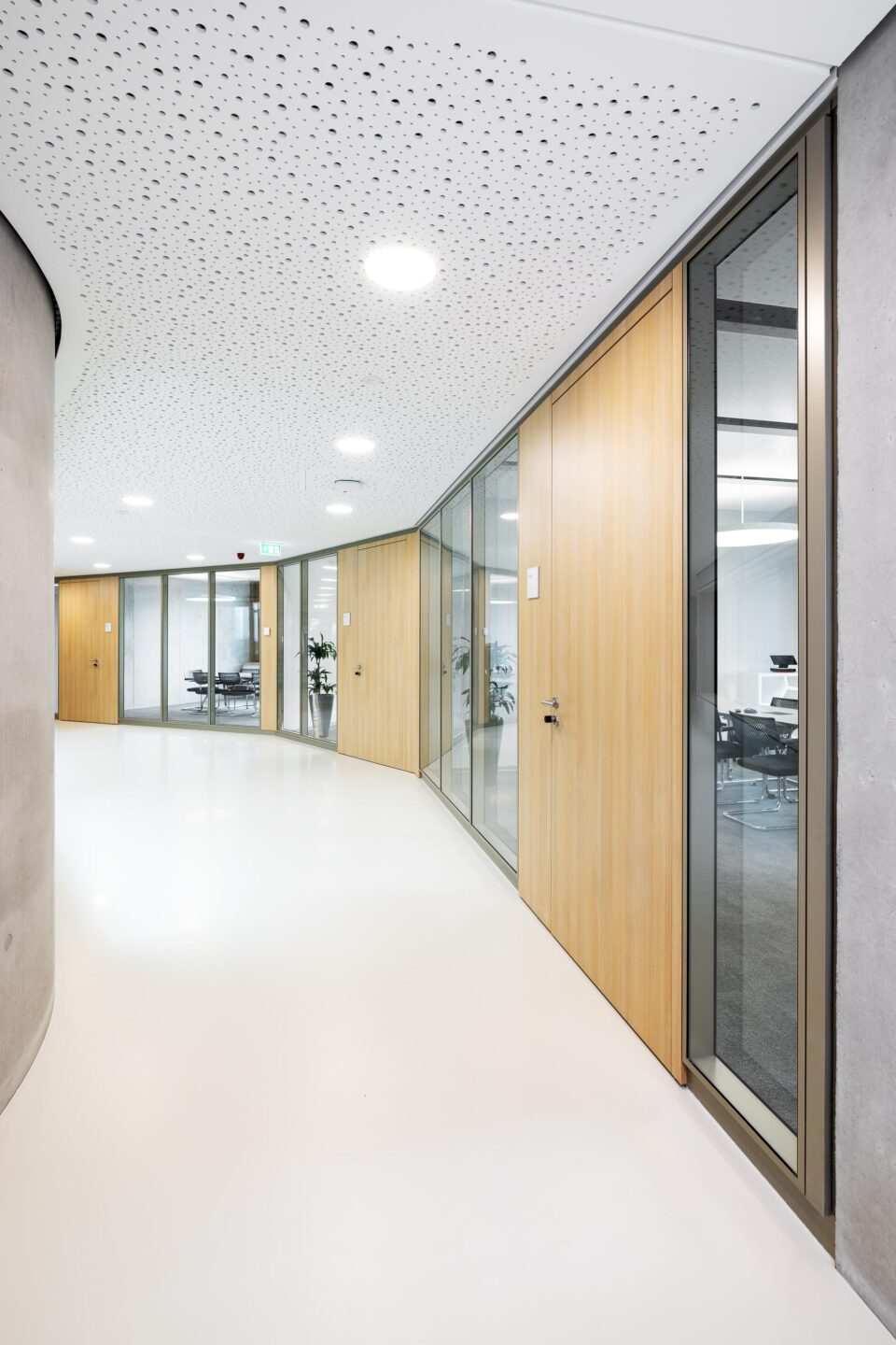 Entega Darmstadt | Corridor in the shape of a boomerang