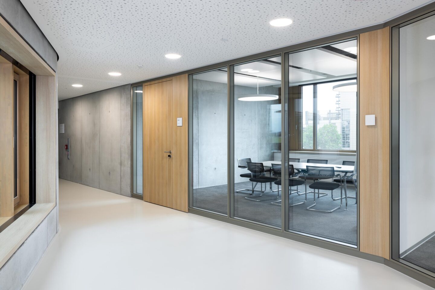 Entega Darmstadt | View into meeting room through glass wall