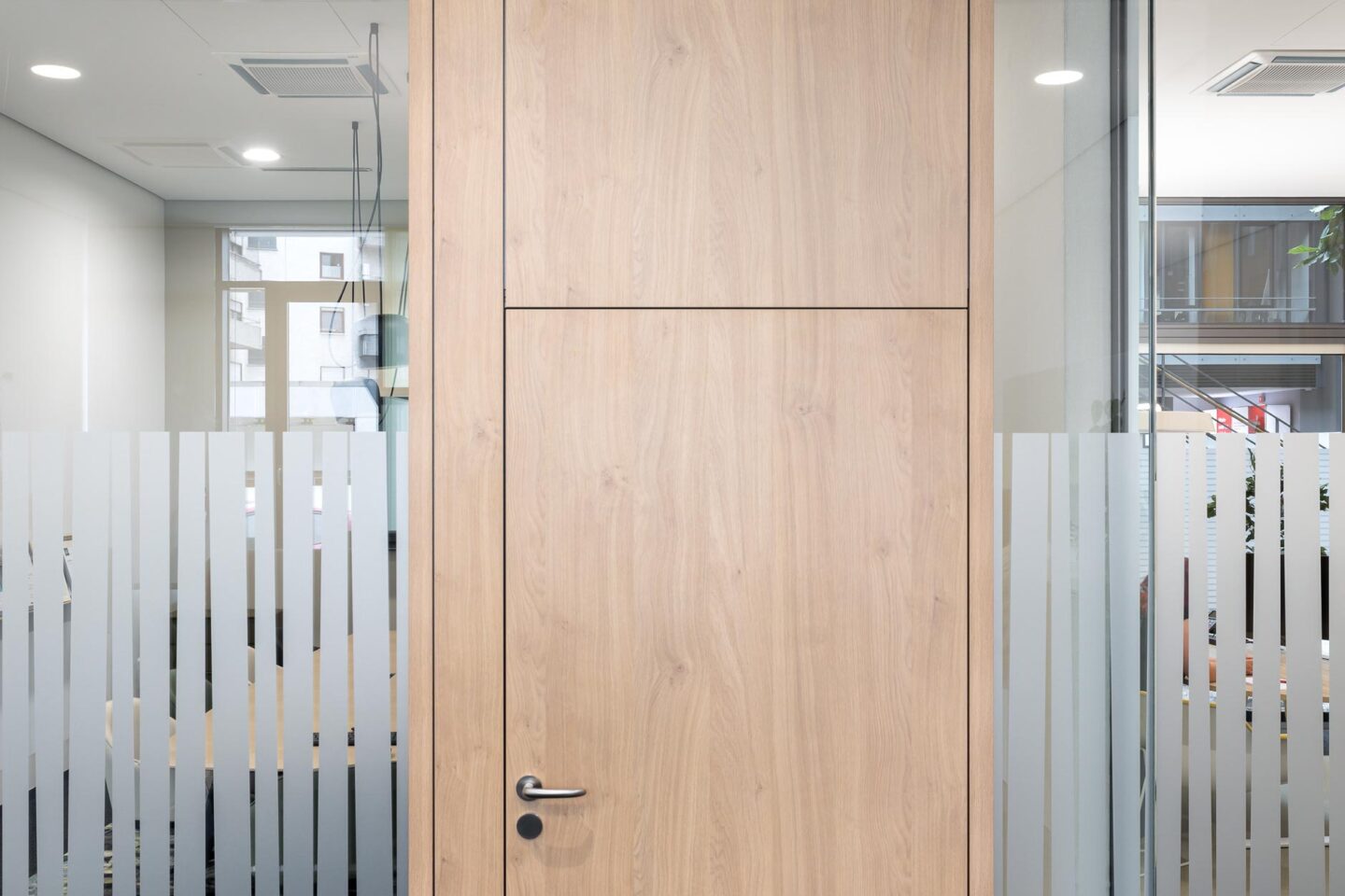 Sparkasse Karlsruhe Immocentre | feco door wood H70 closed