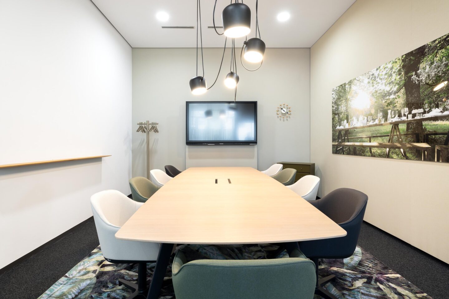 Sparkasse Karlsruhe Immocentre | Meeting room in neutral colours