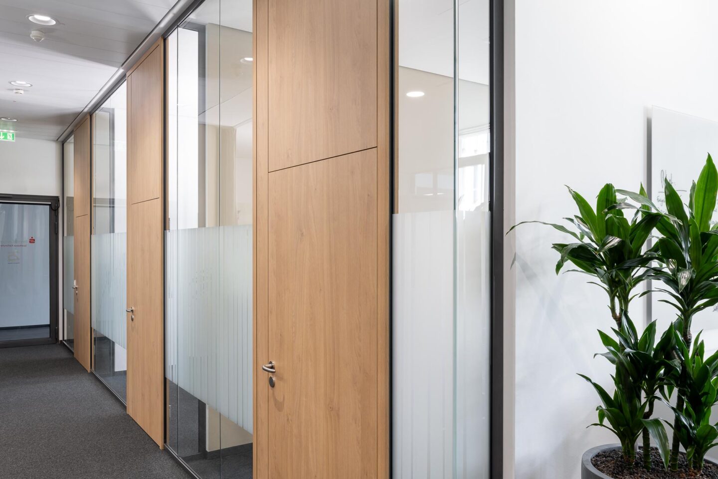 Sparkasse Karlsruhe Immocentre | Wooden door H70 from feco