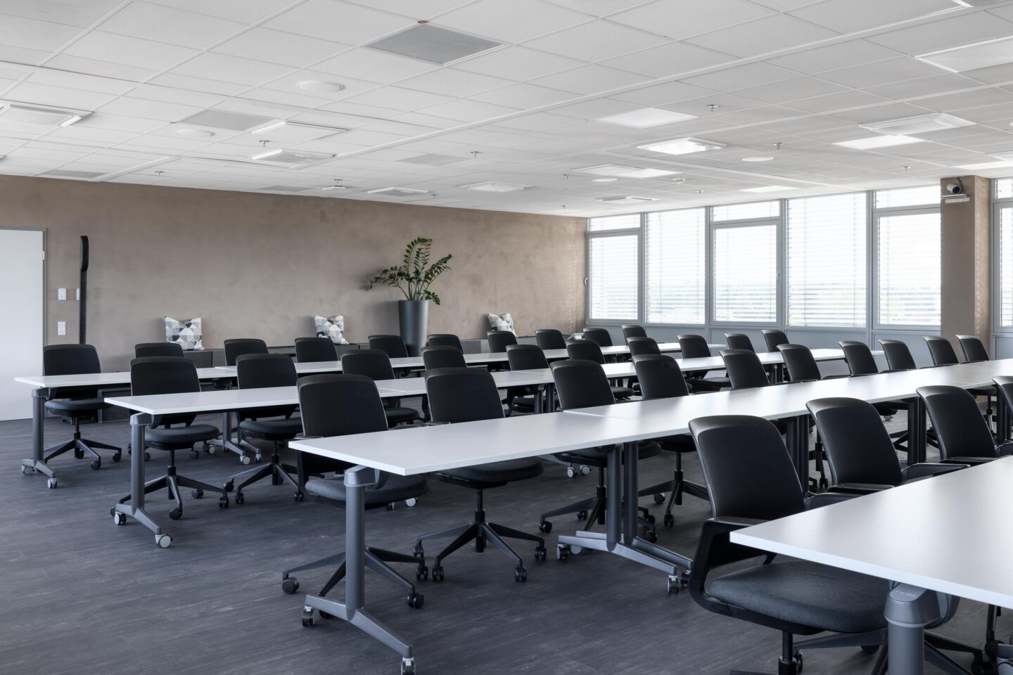 Harman Becker Campus | large meeting room