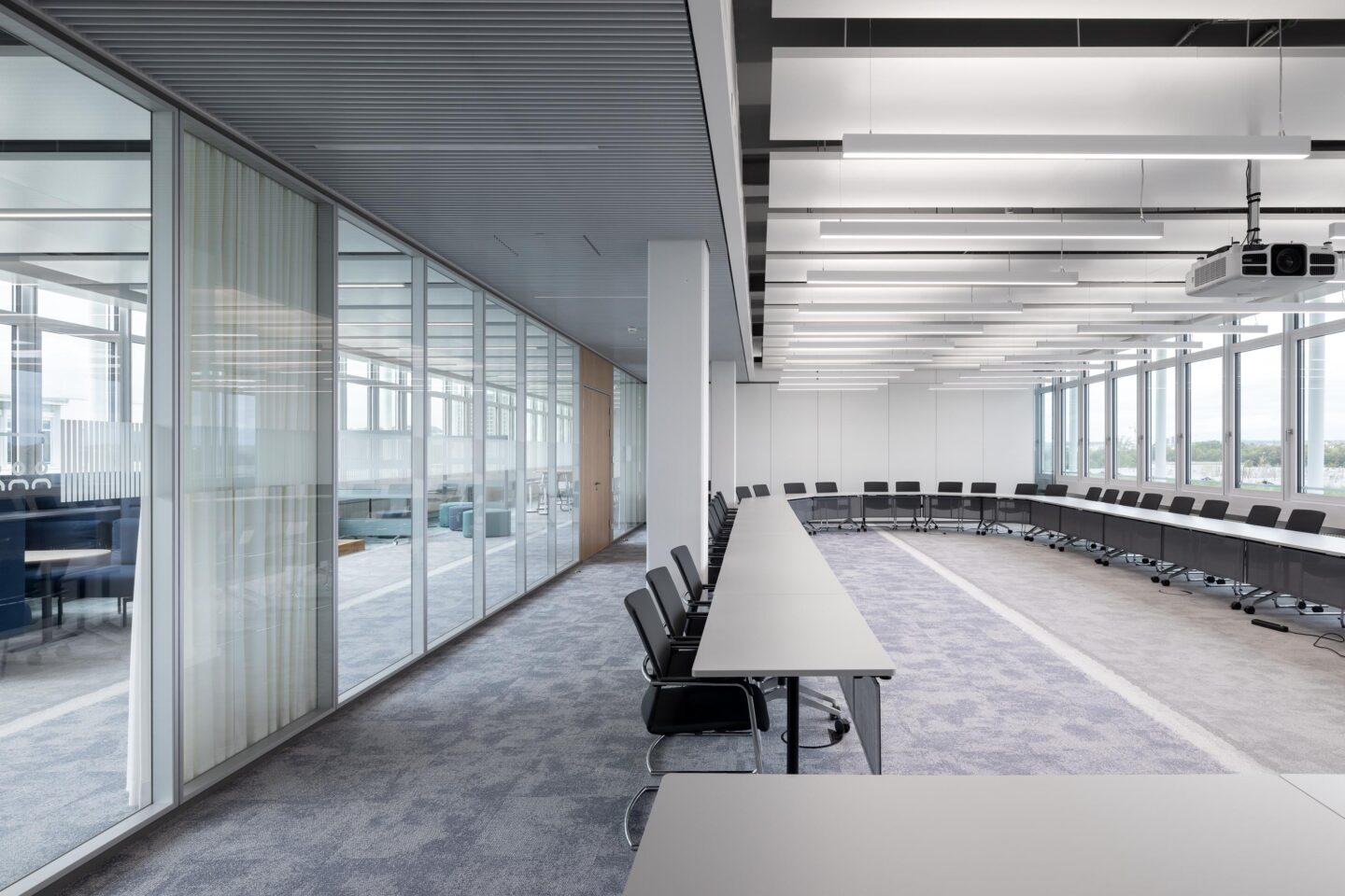 Boardroom with fecofix double glazing and sound insulation | feco