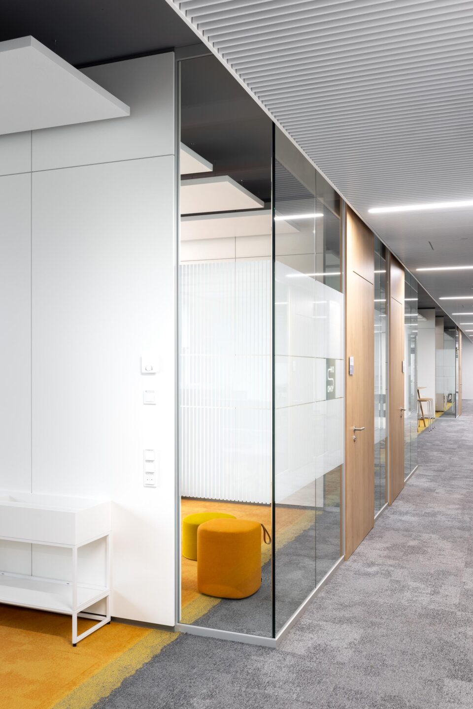 Open-plan office space with glass partition walls from fecoplan | feco