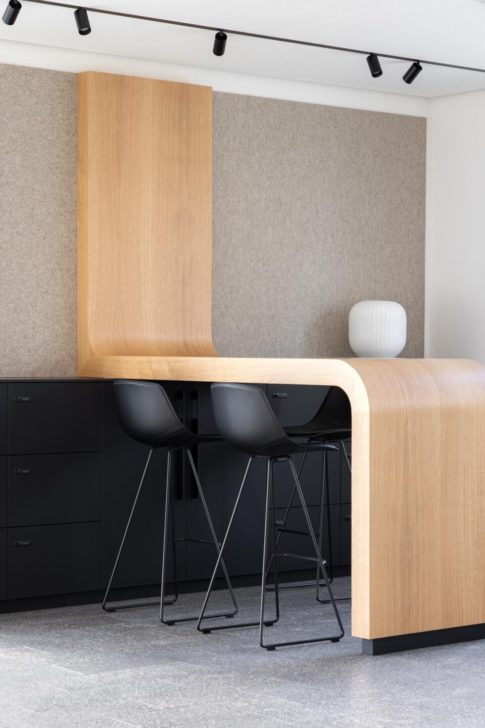 Innovative working environment with well thought-out concepts | feco system walls and office furnishings