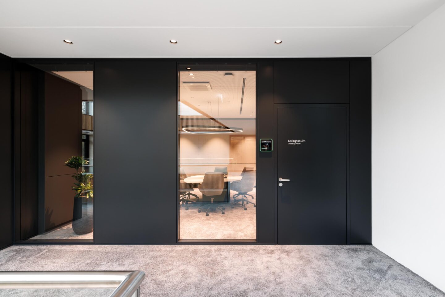 Corridor with glass wall fecofix, fecowall and wooden door H85 | feco system walls