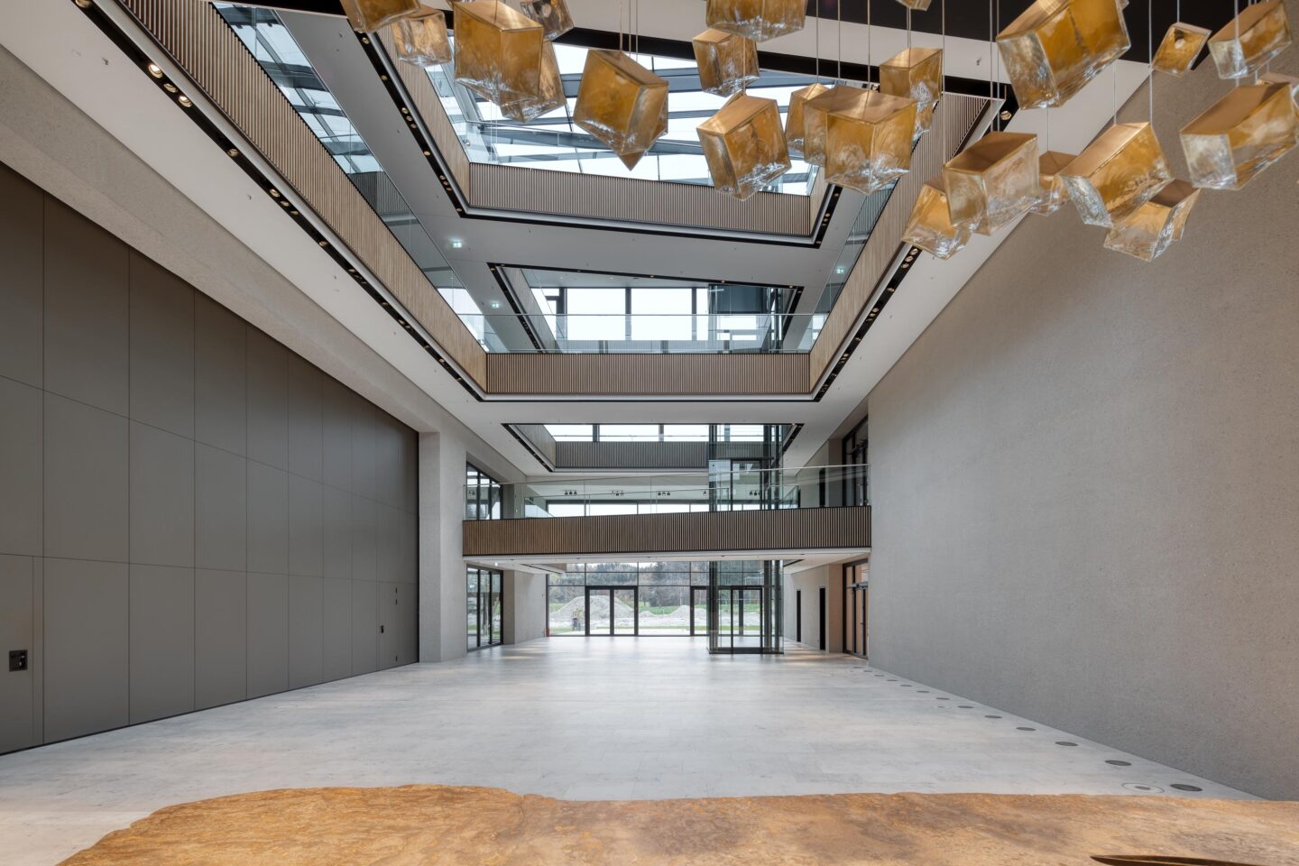 Spacious atrium with feco system partition walls | feco system walls