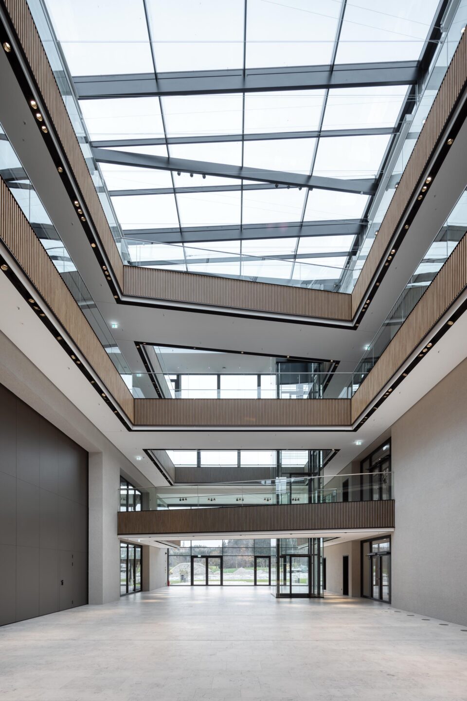 Walkways with glass walls in the atrium | feco system walls