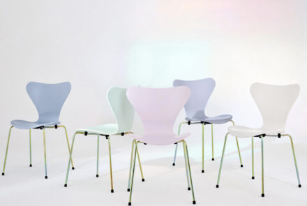 Fritz Hansen Serie 7 Stühle in 7:14 AM Colours Edition | feco Bild